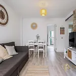 A 200 Metros De La Playa De フエンヒロラ