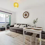 A 200 Metros De La Playa De *