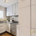 A 200 Metros De La Playa De