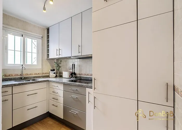 A 200 Metros De La Playa De